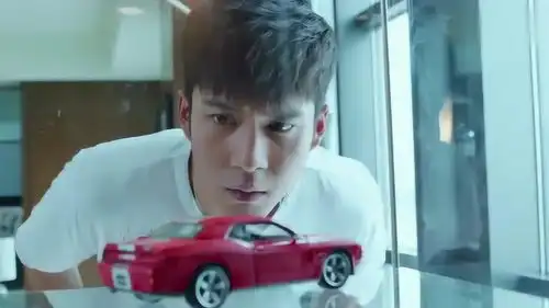 极速青春路杰看到一台玩具车就知道jason是天野爸爸