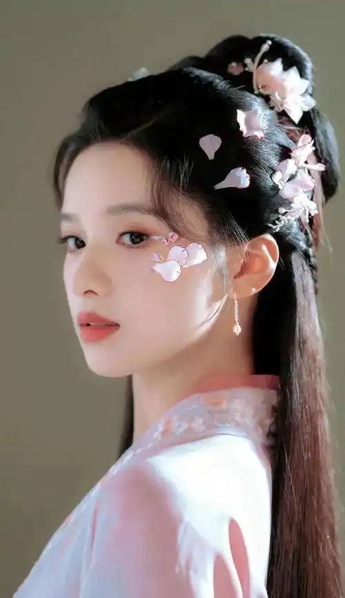 张婧仪惜花芷范围感图片