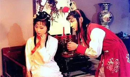 红楼梦难怪贾母非要把宝玉养在自己身边,原来有这样的苦衷隐情
