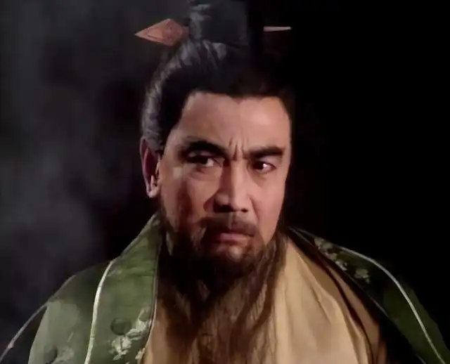 76岁老戏骨鲍国安罕有现身亲自登曹操战船,当众吟唱短歌行
