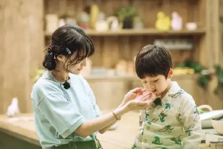 奇妙的小森林郑爽的新发型,蝴蝶结双马尾妥妥的青春范
