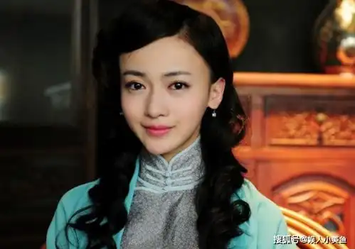 吴谨言路透照罕曝光,衣宽带松,娇小玲珑,网友瘦的只剩一层皮