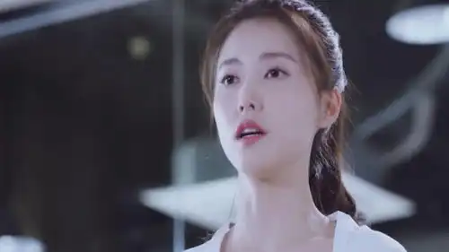 为了练好舞蹈,美女连晚上睡觉都练一字马
