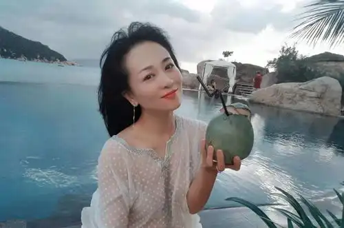 女演员涓子和老公结婚多年,婚后生下两子,老公是圈外人