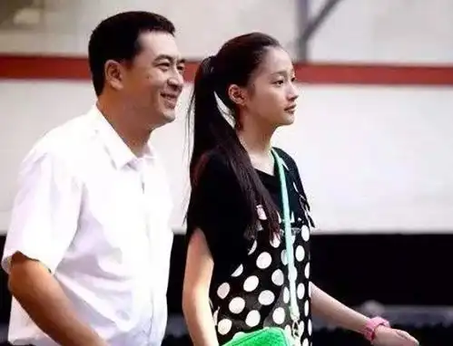 常年歇斯底里演戏被网友群嘲,没想到后来被王牌对王牌救了命
