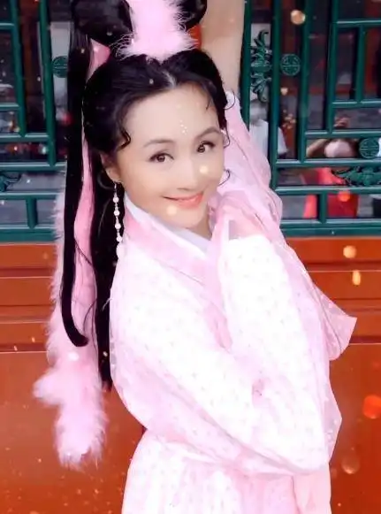 曹颖离开央视如今演农村剧不后悔,与何炅汪涵的40岁约定爽约了
