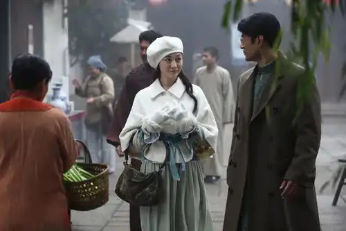 爱而不得跑路被pua,李小冉的情路真是又乱又惨