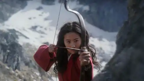 刘亦菲以花木兰造型登迪士尼杂志,女扮男装的飒爽英姿震撼了众人