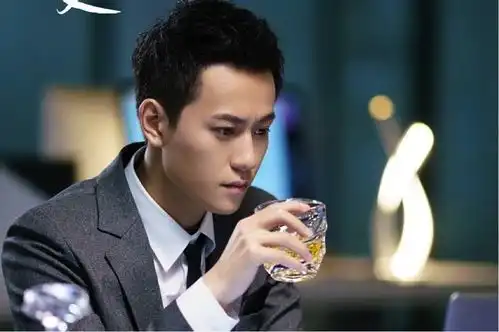 天衣无缝昨晚开播,和秦俊杰学做表情管理
