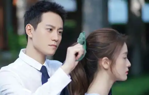 娱圈茶女张雪迎暧昧秦俊杰,内涵杨颖假睫毛,靠章子怡翻身