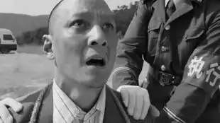 什么吴彦祖又要抢劫了除暴中饰演的光头劫匪,还是很帅
