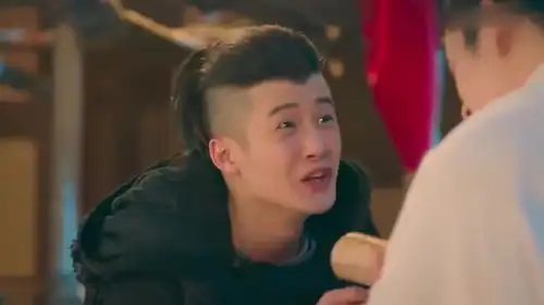 无心法师妖怪偷袭法师,直接往他心脏戳,哪料法师竟无心

