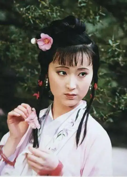 陈晓旭这么美....原来她有一个高颜值妈妈几张老照片看尽她简短一生...
