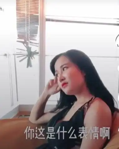 租个小姐姐吃饭,当ta转身的那一刻,难怪小哥哥要领回家看新闻
