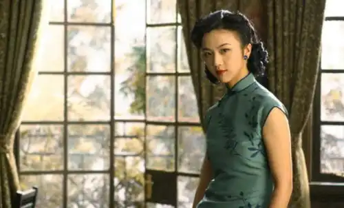 一丝不挂不害臊,打着艺术献身在这耍流氓,这回真藏不住