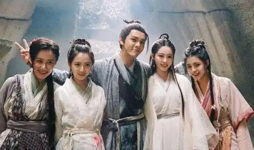 新倚天屠龙记杀青曝剧照,网友四女主咋都一个样