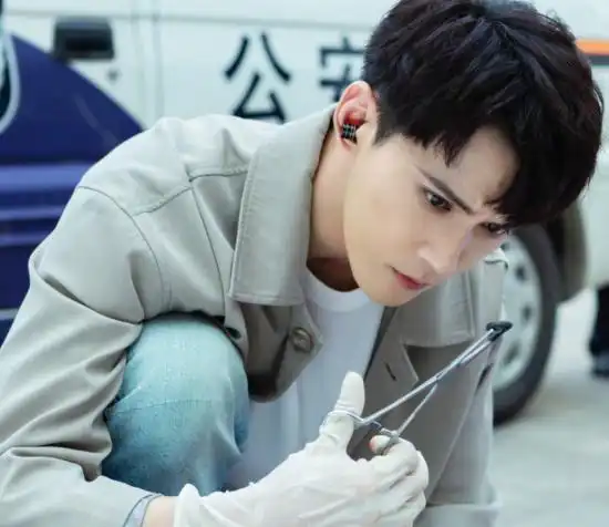 徐正溪也演悬疑剧了,搭档姚笛组cp,而这位老戏骨则是品质保证