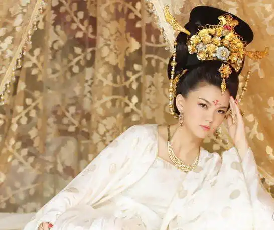 1982年,农民在山上捡到一样东西不知何物,专家一惊和帝王有关