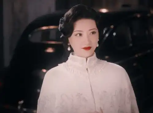 喻言女伴舞火了,脸型神似赵小棠五官撞上景甜,这颜值能做女团了