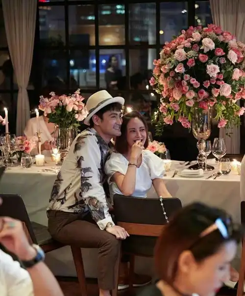 曝吻照晒幸福明星夫妇结婚5周年疯狂搞事情网友狗粮好吃
