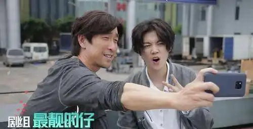 他是八佰的羊拐,被誉为演技教科书,如今搭档鹿晗开启悬疑剧