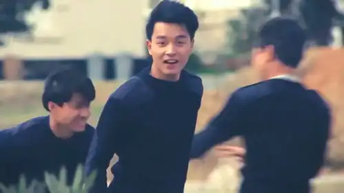 张国荣的当年情,看似情歌却超越情歌的作品,这感情太诚挚了
