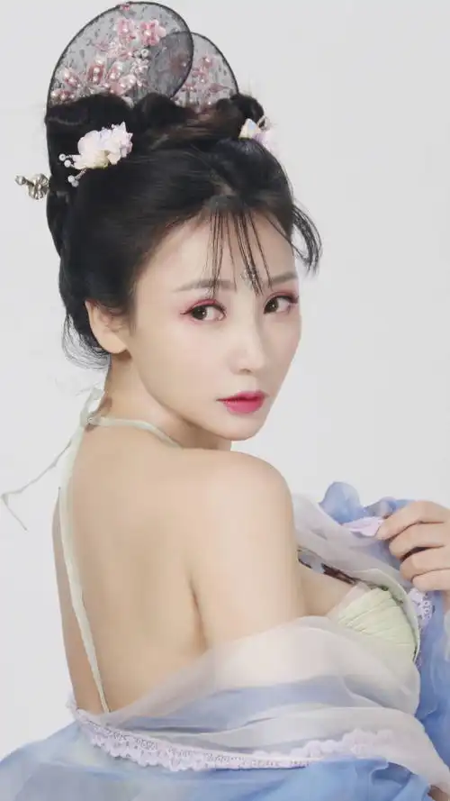 看到这样的柳岩你有没有感觉惊艳呢网友这种风格我喜欢