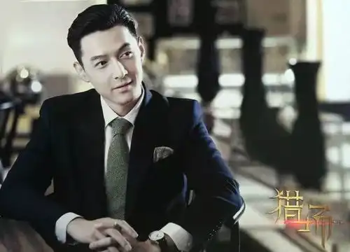 胡歌携猎场归来,颜值演技都在线,更是把西装穿出了教科书级别的示范

