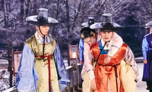 和陈钰琪二搭,在镜双城饰演李易峰弟弟,刘亦菲新剧也有他