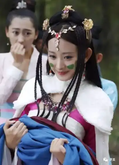 撞脸杨幂赵丽颖,痴恋肖战,灵气不输周冬雨,要大火,可鼻子咋歪了
