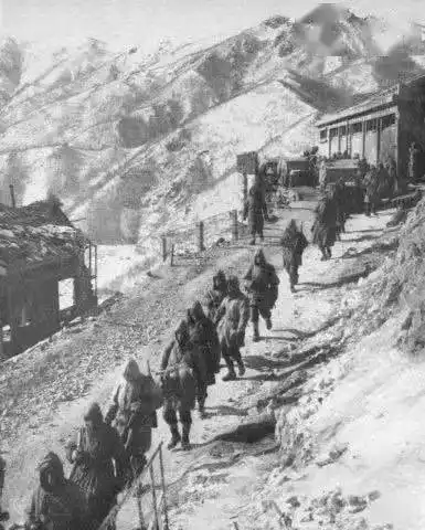 史密斯派40辆坦克死守水门桥,宋时轮严令不惜一切代价把桥炸掉