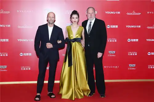 巨齿鲨剧组亮相上影节杰森斯坦森李冰冰合作默契互相打趣
