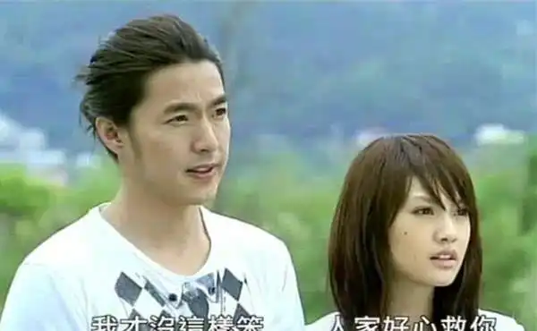 还记得李威现改行卖茶几,一套价值百万,近照曝光显沧桑
