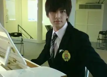 炎亚纶拍霹雳mit时的照片
