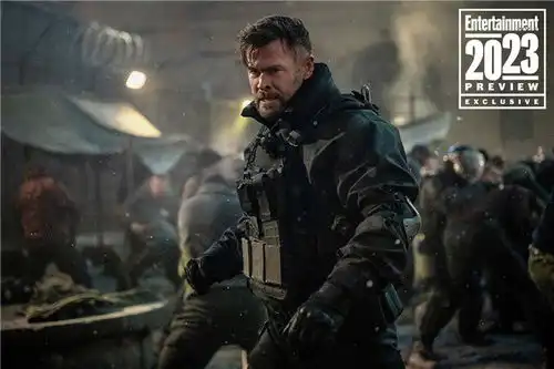 惊天营救2发布新剧照锤哥紧握双拳孤军奋战
