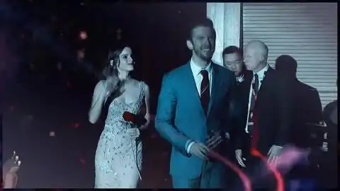 真人版美女与野兽幕后制作花絮,大表哥danstevens是这样扮演野兽的,可以说是相当尴尬了