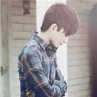 红格子衬衣男生头像微信头像图片大全