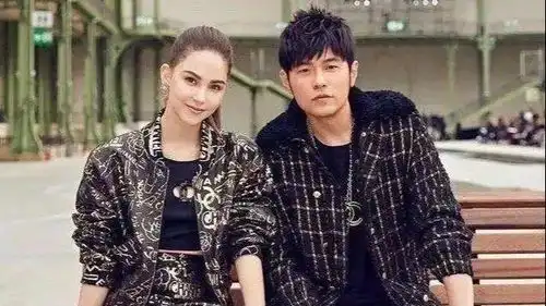 昆凌万圣节cos引周董转发,再现戴珍珠耳环的少女经典造型