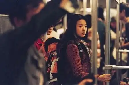 谋女郎出身,却把一手有王炸的好牌打得稀烂
