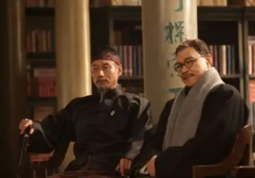 辜鸿铭上课,与学生说不同语言,背不出书的不能坐下