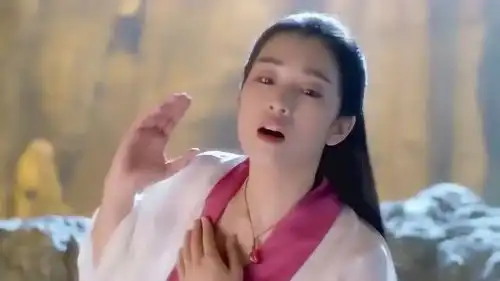 虚竹一觉醒来,发现搂着天山童姥,想不到她如此年轻美貌