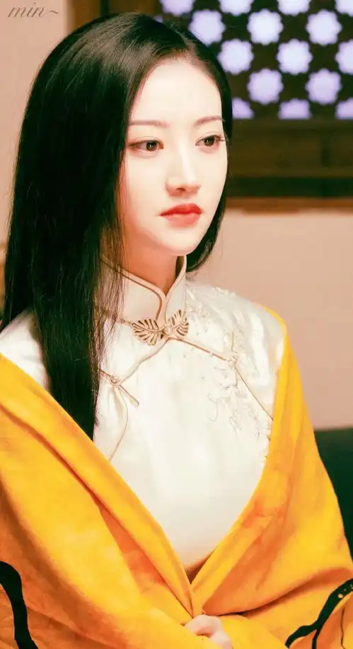 不知大家有没有司藤景甜的高清旗袍图片,可否分享下