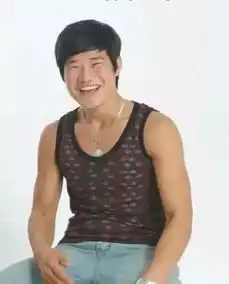 毁童年这是当年的小兵张嘎如今变成肌肉男