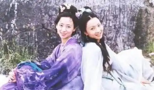 相隔20年重聚,翁虹与陶虹一起吃火锅,独缺猪八戒身影