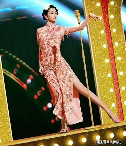 关晓彤旗袍造型魅力全开,妩媚优雅气场十足,火辣身材全程吸睛