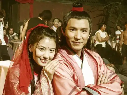 倚天屠龙记花絮,张无忌赵敏亲密合照,苏有朋的绅士手亮了
