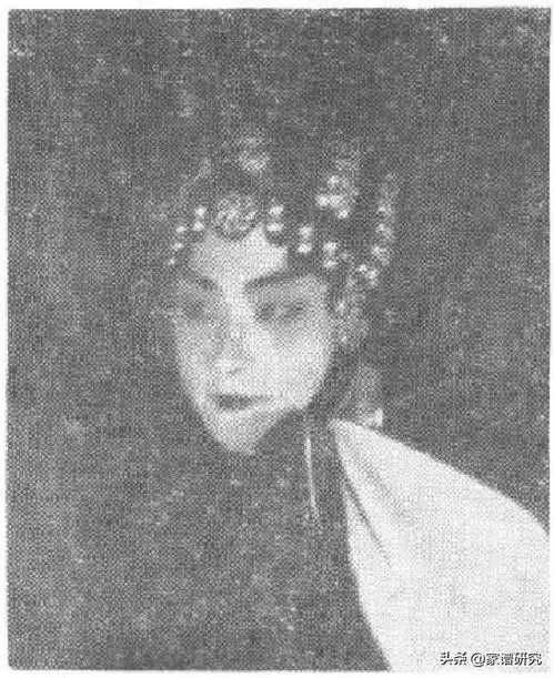 果素瑛忆程砚秋果素瑛外曾祖父是名须生余三胜祖籍湖北罗田