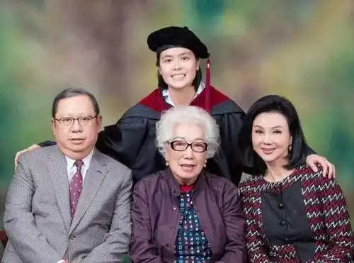 除了徐子淇李嘉欣,这些美貌名媛个个不简单
