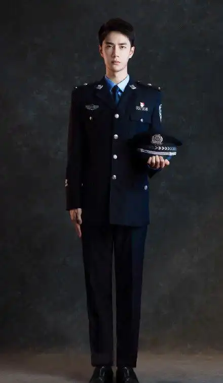 王一博冰雨火角色剧照发布,岁月不改坚定,誓言重于一切
