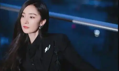 杨幂06年神雕侠侣剧照,样貌青涩灵气十足,颜值多年未变成亮点
